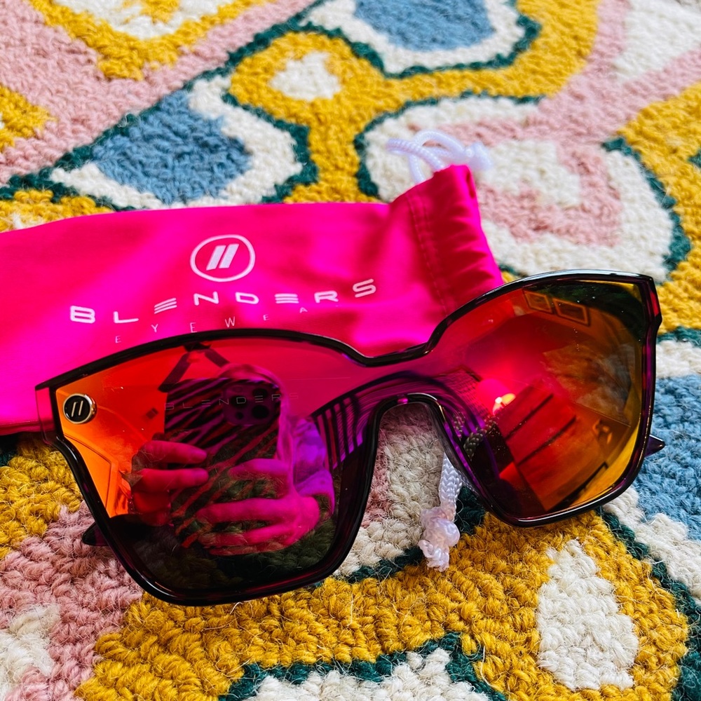 NWT “Lady Inferno” polarized Blenders Eyewear! 🔥